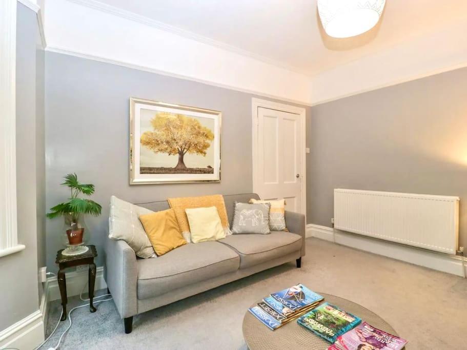 Homely Haven: Spacious 4-Bedroom with Free Parking & Fast Wi-Fi Bournemouth Exterior photo